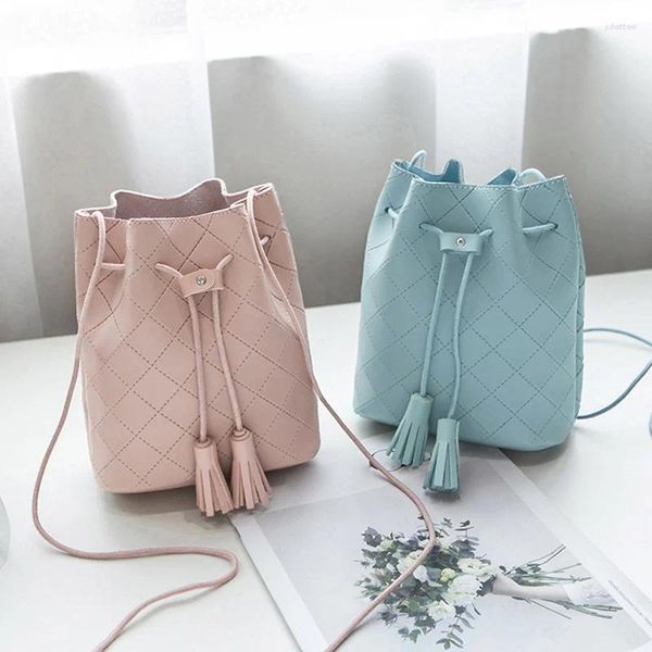 Bolsos de hombro Bolso tipo cubo para mujer Borlas de cuero PU Bolso con cordón Chica Mensajero informal Venta-WT