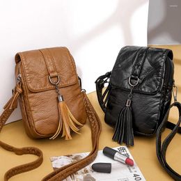 Bolsas para el hombro Fashion Fashion Tassel Cuero Messenger Bolsan Teléfono pequeño para el comprador 2024 Marca para mujeres