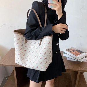 Sacs à bandouliers femmes grand sac féminin Pu Fashion Printing Pony Handbag Capacité coréenne les deux côtés utilisent le design
