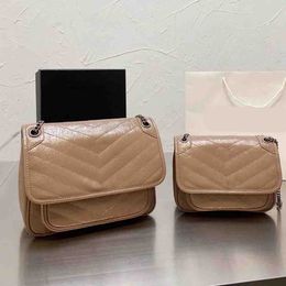 Sacs à bandouliers Femmes Messenger Classic Handbag Pendre vintage Personnalité haute capacité Mode Savet en cuir Pourse Lady Wallet 220409