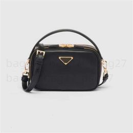 Sacs à bandoulière Femmes Odette Camera Bag Designer P Sac à main de luxe Noir Brown Épaule en cuir de vache Mini Bandbody Fashion Style Sacs à main Triangle 2024 Nouveau