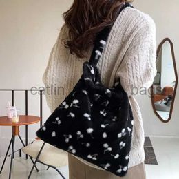 Sacs à bandoulière Sac sous les bras en fourrure artificielle pour femme sac à main de luxe sac délié grande capacité sac à bandoulière de luxe wintercatlin_fashion_bags