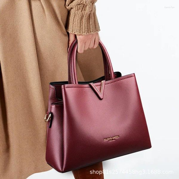 Sacs à bandouliers Bag des femmes en gros 2024 Fashion Mode d'âge moyen Stietto Mère en cuir souple à grande capacité