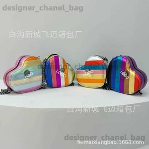 Sacs à bandouliers Bags pour femmes 2024 Printemps / été Nouveau sac de coeur coloré personnalisé et populaire sac simple sac d'épaule sacs à la mode T240416