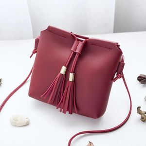 Bolsos de hombro Bolsas para mujer Mujeres Black Red Crossbody Leisure Faux Cuero Tassel Luxury Bolsos de lujo diseñador