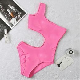 Trajes de baño de diseño con hombros descubiertos, traje de baño acolchado con realce para mujer, trajes de baño de una pieza con vendaje para nadar en la playa al aire libre