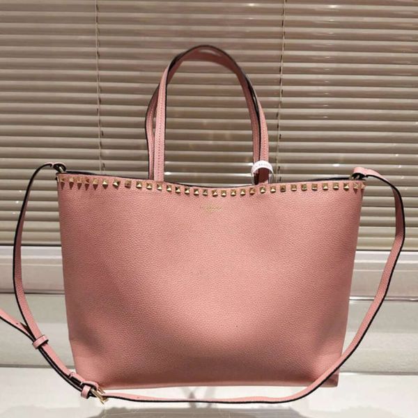 Correa de hombro Bolsa de asas Grande Valantiino Mujeres Moda Totes suaves Bolsas Stud Diseñador Capacidad casual 2024 Bolsos de cuero de alta calidad 7FEY