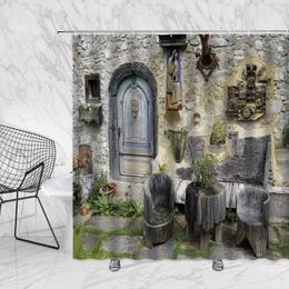 Rideaux de douche ville italienne rustique maison rural chaise de table en bois plante européenne vieille cour de salle de bain