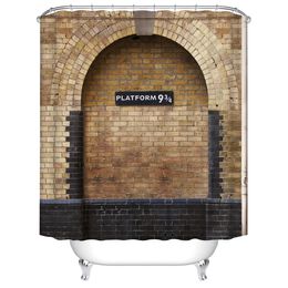 Douche gordijnen platform 9 en 3/4 bij King's Cross Station in Londen Bruine Wall Vintage douchegordijn Waterdichte badkamer Decor Curtains 230323