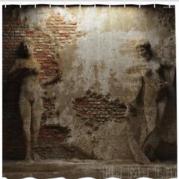 Rideaux de douche rideau rétro femme antique sur le mur de ciment en béton histoire endommagée en tissu intérieur tissu décor de salle de bain avec crochets