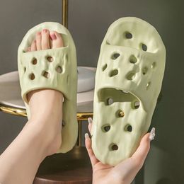 Pantoufles de douche pour femmes et hommes, pantoufles de salle de bains antidérapantes, tongs à trou épais, à séchage rapide, 240328