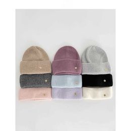 Visage voyant petit lapin Hat à tricot de femme hiver de l'hiver femme simple Big Big Treed Treend Hat 2023 Nouvelle protection contre l'oreille chaude chapeau froid