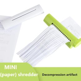 Shredder Mini Paper Handheld Paper Shredder Machine de coupe portable A6 Pliage A4 Strip Cutting Home Office School Document Paper Shredder