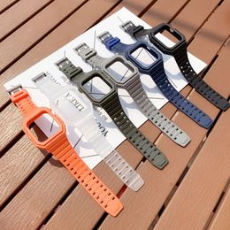 Siamese Silicone Riem en Case voor Apple Watch Band 44mm 42mm 40mm 38mm Sports Armband TPU Waterdichte Watchband Iwatch Series 6 5 4 SE Wirstbands