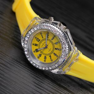 Montre lumineuse pour hommes haut de gamme Style explosif mode lumineuse montres à Quartz multifonctionnelles