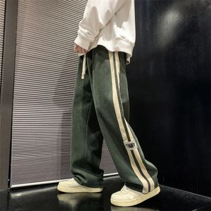 Ligne de jambe large en velours côtelé latérale 2024 Pantalons de fret hip-hop de mode coréenne Pleent de course à l'extérieur en plein air.