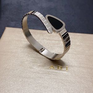 Sier Designer pour hommes Cool Bracelet femmes bijoux affaires bracelets porte-bonheur hommes serpent Bracelet classique bijoux 237294C6