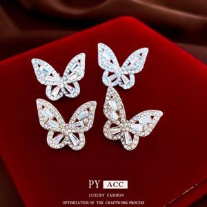 Sier aguja de circón diamante mariposa pequeña 2024 Nuevo bosque versátil Pendientes de moda súper inmortales para mujeres