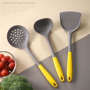 Poignée en silicone Spatule Cuillère à soupe Louche Passoire à pâtes Batterie de cuisine antiadhésive Pelle frite Spatule Spatules en gel de silice Ustensiles de cuisine Q803