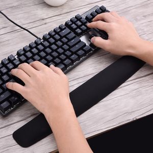 Freeshipping Silicone Keyboard Wrist Rest Pad Ergonomic Support Comfort Gel Wrist Rest Pad for Comuter PC Laptop Netbook 104 Keys Black