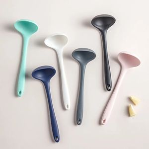 Silicone Ladle Soup à la poignée antiadhésive Handle incurve