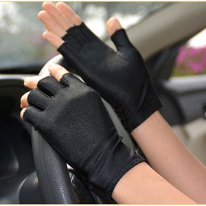 Gants demi-doigt en soie pour femmes, respirants, serrés, pour l'entraînement physique, cool