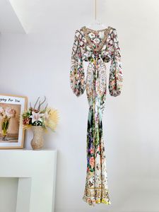 Jupe super longue en soie à motif floral à volants, taille exposée