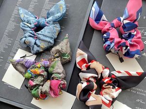 Zijderring Pony Tails Holder modeontwerper Lady Girl Girl Dames konijn oorbloem bloemenbrief geprint haar rubberen bands haren sport dans haarband sieraden