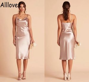 Satén de seda Vestidos cortos elegantes para dama de honor Correas espaguetis Sin mangas Sencillo Jardín Boho Vestidos de dama de honor Hasta la rodilla Espalda abierta Batas para fiestas de invitados de boda CL0539