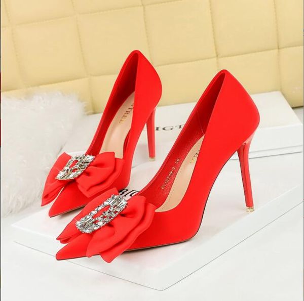 Zapatos de tacón de satén de seda para mujer, tacones altos con lazo, decoración de diamantes de imitación, tacones de aguja rojos, zapatos de boda