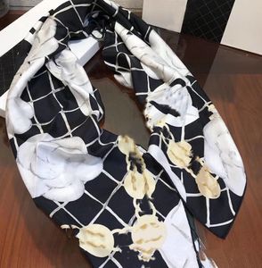 Silk Scarf Letter Mulberry Silk Square Scarf Zomer sjaal Zwart en Wit Letter Big Brand Dual-Use Grote Kerchief