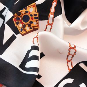 Silk Sjalfs Hoofd sjaal Designer Designer Dames Square Medium Hoofdband SHAWL Karakter Letter Dierprint Dot Necklerchiefs Infinity Scarf Heren Scarf