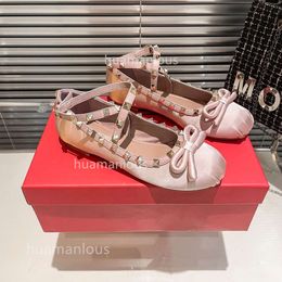 Silk tino girl shoe bow Designer Designer Ballerinas chaussures rivet dame même style ballet femelle talon plat rond