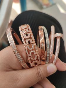 Brazalete elegante de oro plateado, conjunto de pulseras de trébol, joyería de diamantes completa de moda para hombres, mujeres, novia, pareja, fiesta, boda, regalos diarios, accesorios