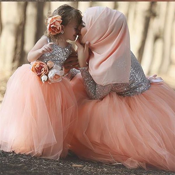 Argent Blush Rose Petites Filles Pageant Robes 2020 Jewel Cap Manches Drapé Tulle Princesse Robe De Fille De Fleur Pour La Fête D'anniversaire De Mariage