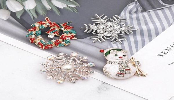 Couleur argent Noël cristal flocon de neige broche coloré émail arbre Broches cadeau bijoux épingles décoratives bonhomme de neige cloche Broches9130241