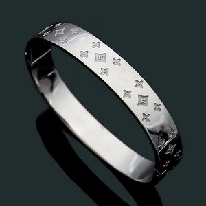 Couleur argent femmes bracelets de créateur en acier inoxydable luxe lettre Couple bracelets pour femmes dame cadeaux en gros