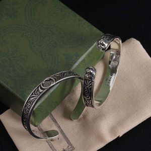 Zilver, manchet, armband, vintage, float gesneden leeuw met bloemen, klassieke in elkaar grijpende dubbele letters, designerarmband, half open ontwerp, mode, neutraal, mannen, vrouwen, cadeau