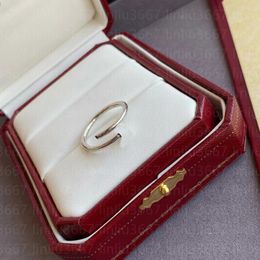 Bague d'ongle à bague mince de créateur argenté avec anneau en V-Gold top en diamant pour femme homme électroplate 18k premium classique avec boîte