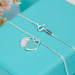 Collar Tiffanyismo con Doble Etiqueta de Corazón de Plata y Llamativo Esmalte Azul | Longitud ajustable, diseño clásico | Compra ahora