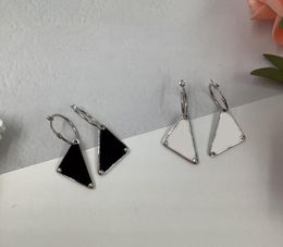 Designer de boucles d'oreilles en argent pour femmes Luxurys Designers Hoop Earring Triangle Stud Ored Ored Oreing Quality Quality D2206183Z3698011