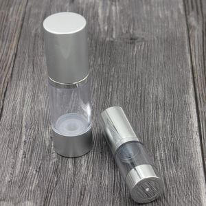 Zilveren lege cosmetische airless fles 15 ml 30 ml 50 ml draagbare hervulbare plastic pompflessen voor vloeibare lotion essentie