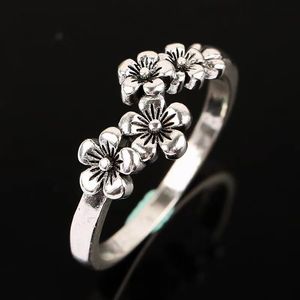 Anillo de flores de plata para mujer Anillos delicados simples lindos para el Día de la madre Día de San Valentín Regalos de vacaciones de verano