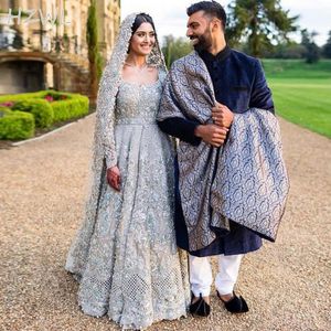 Argent gris dentelle arabe robes de mariée Dubaï manches longues à encolure carrée Une ligne Robes de mariée perles longueur de plancher Robes