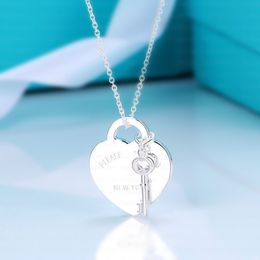 Silver Key en Heart Designer Accessoires Groothandel Hartvormige roestvrijstalen Double Hart Sieraden Kerstdames Luxe Dames Paarhangdoek Diamond Box Wit