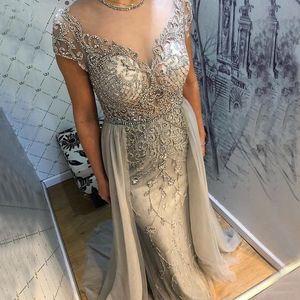Zilveren luxe kralen zeemeermin prom -jurken met afneembare trein vintage korte mouwen schede formele avondjurk lange optocht slijtage