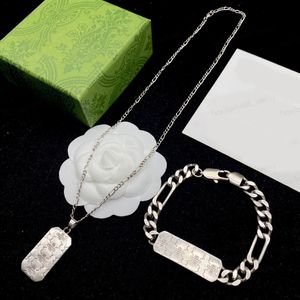 Zilveren ketting, Cubaanse armband, dubbele klassieke Alfabet Bee-elementen, stijlvolle persoonlijkheid, hoogwaardige geschenken
