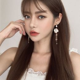Zilveren naald bloem kwast oorbellen nieuwe mode zuid-korea lange stijl super fee oorbellen vakantie oorbellen vrouwelijke groothandel
