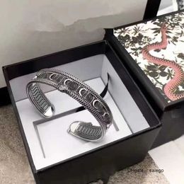 Verzilverde armband Retro Fashion Design Tong Letter Armband Opening Verstelbare Sieraden Supply NRJ
