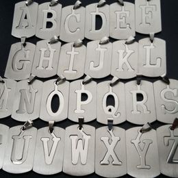 Verzilverd roestvrij staal 26 letters bedels voor ketting sleutelhangers sleutelhangers alfabet tag hanger mode-sieraden bevindingen